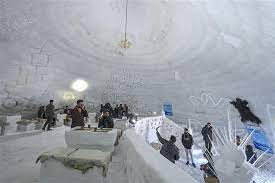 Igloo café – world’s largest!! Snow-covered Gulmarg, Kashmir is now home to an igloo café.