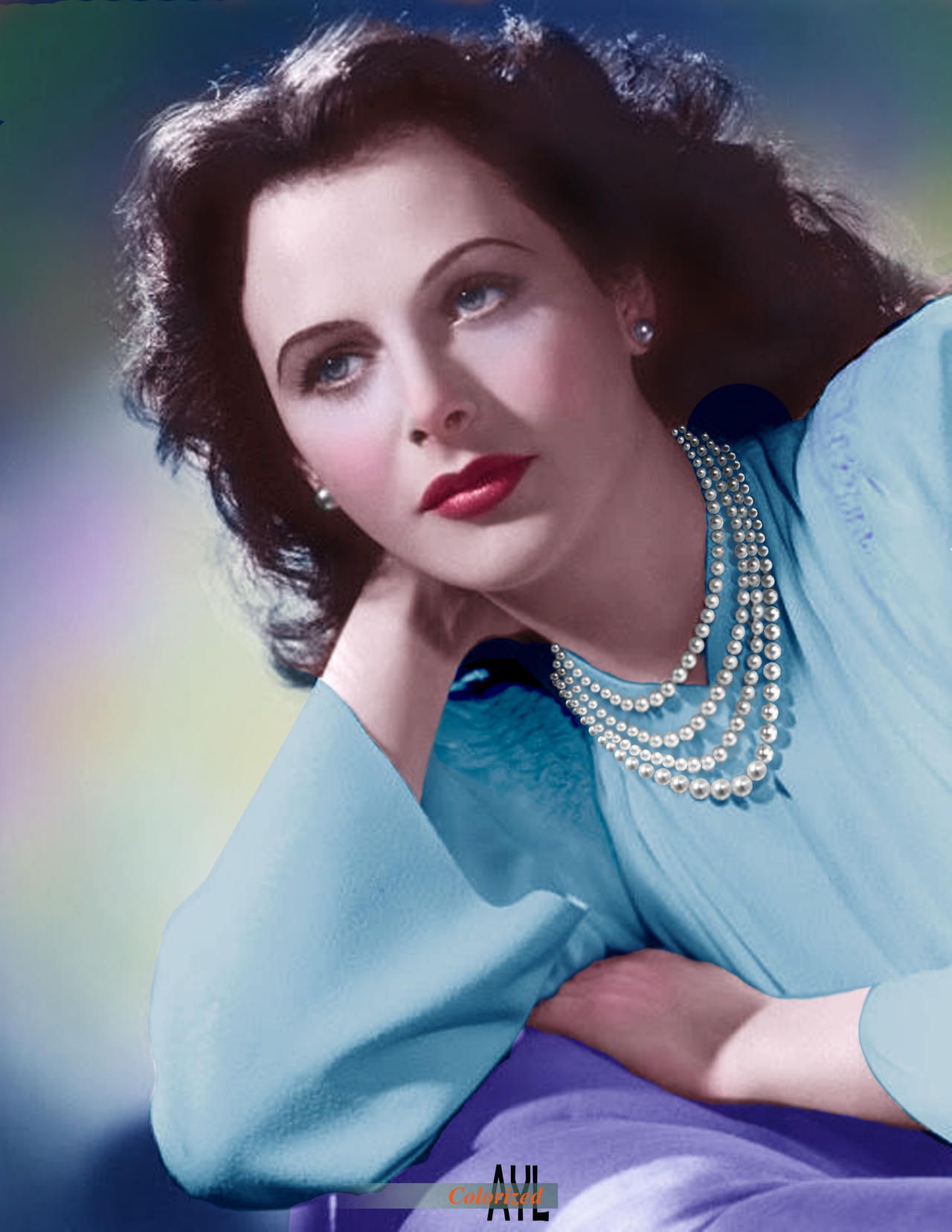Hedy Lamarr —  also known as the ‘𝐌𝐨𝐭𝐡𝐞𝐫 𝐨𝐟 𝐖-𝐅𝐢’ and considered as one of the ‘𝐦𝐨𝐬𝐭 𝐛𝐞𝐚𝐮𝐭𝐢𝐟𝐮𝐥 𝐰𝐨𝐦𝐚𝐧 𝐢𝐧 𝐭𝐡𝐞 𝐰𝐨𝐫𝐥𝐝